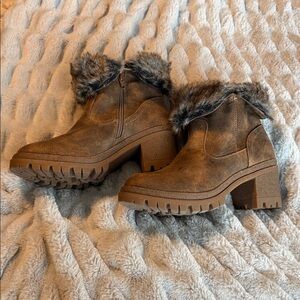 Very G Tan Faux Fur Winter Boots